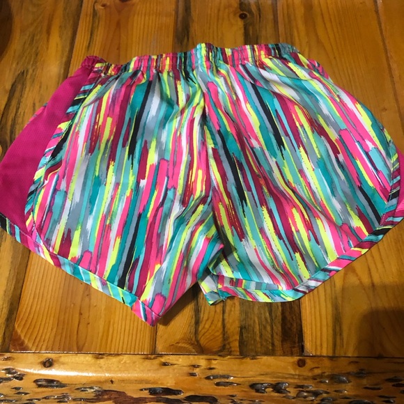 Nike women’s shorts size Medium - Picture 2 of 4